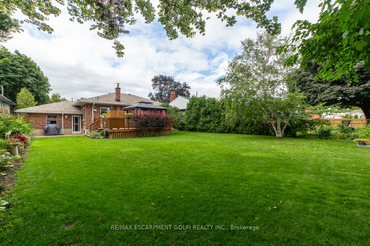 109 Sunning Hill Ave
