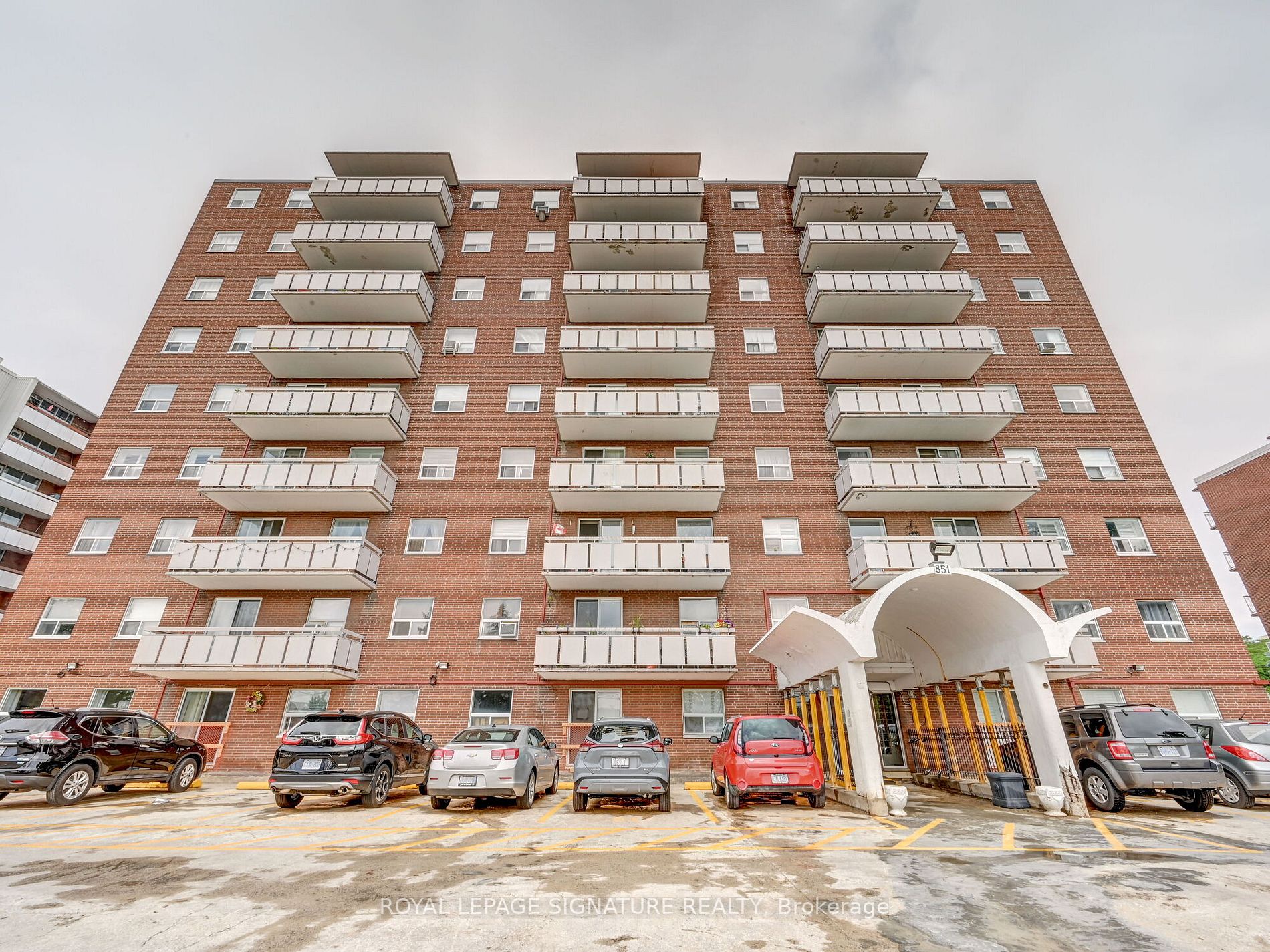 851 Queenston Rd, #902