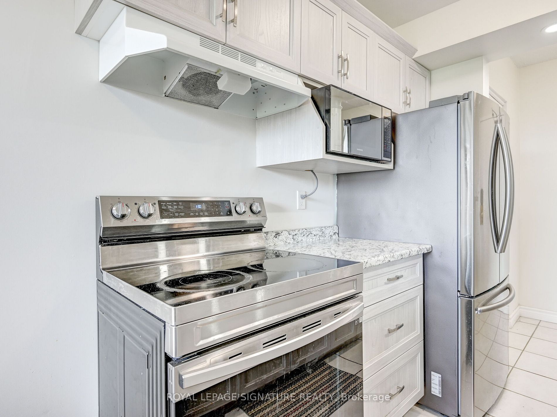 851 Queenston Rd, #902