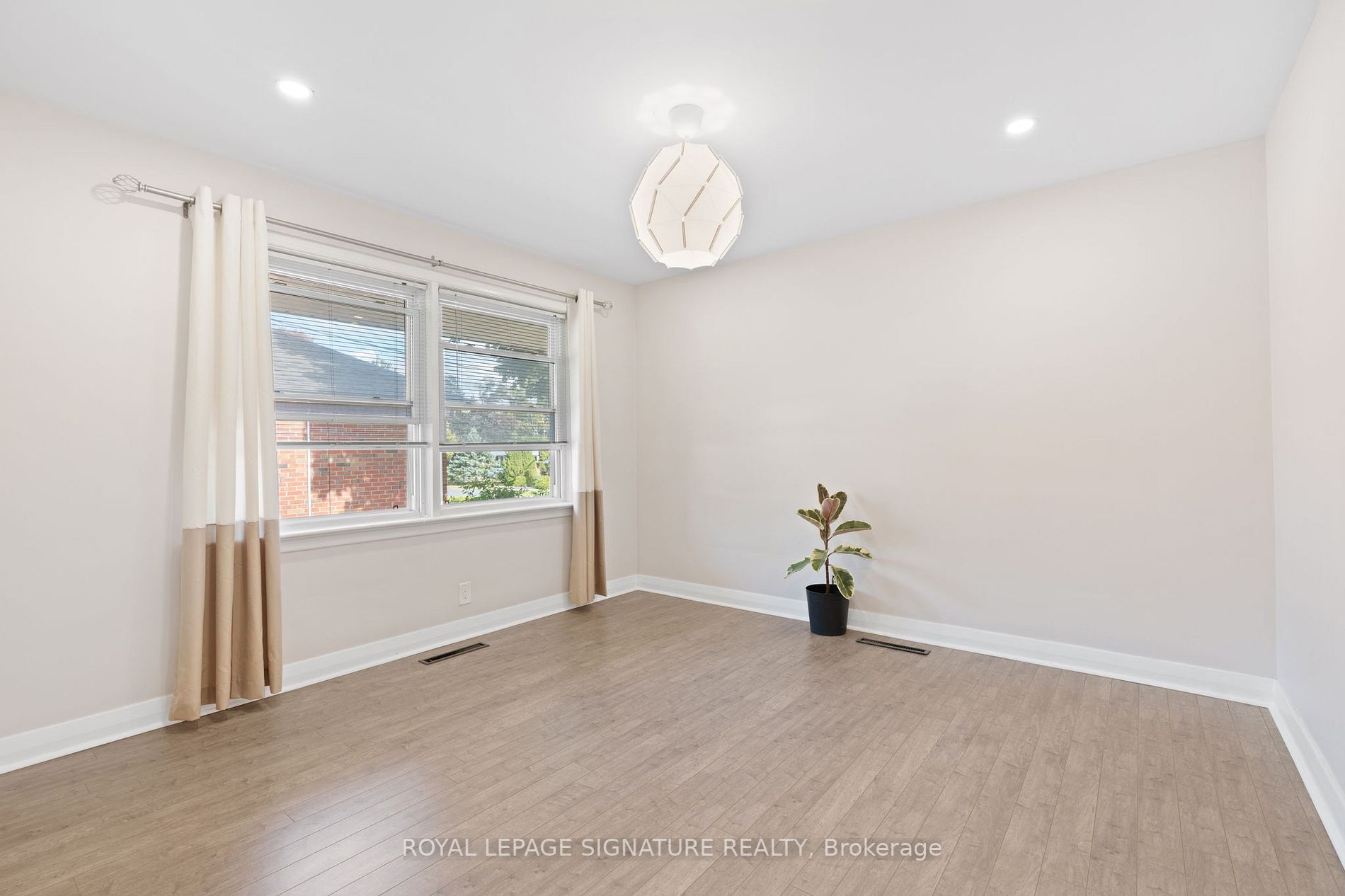 22 Coronation Cres