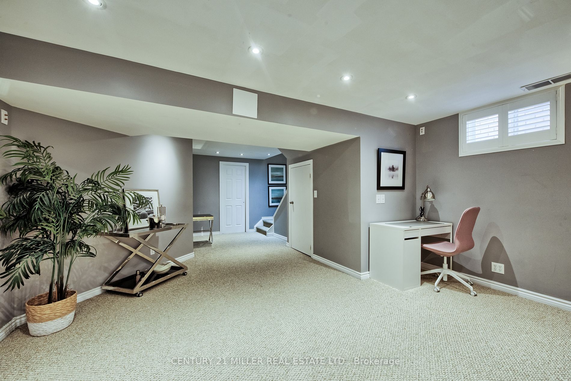 54 Hickory Cres