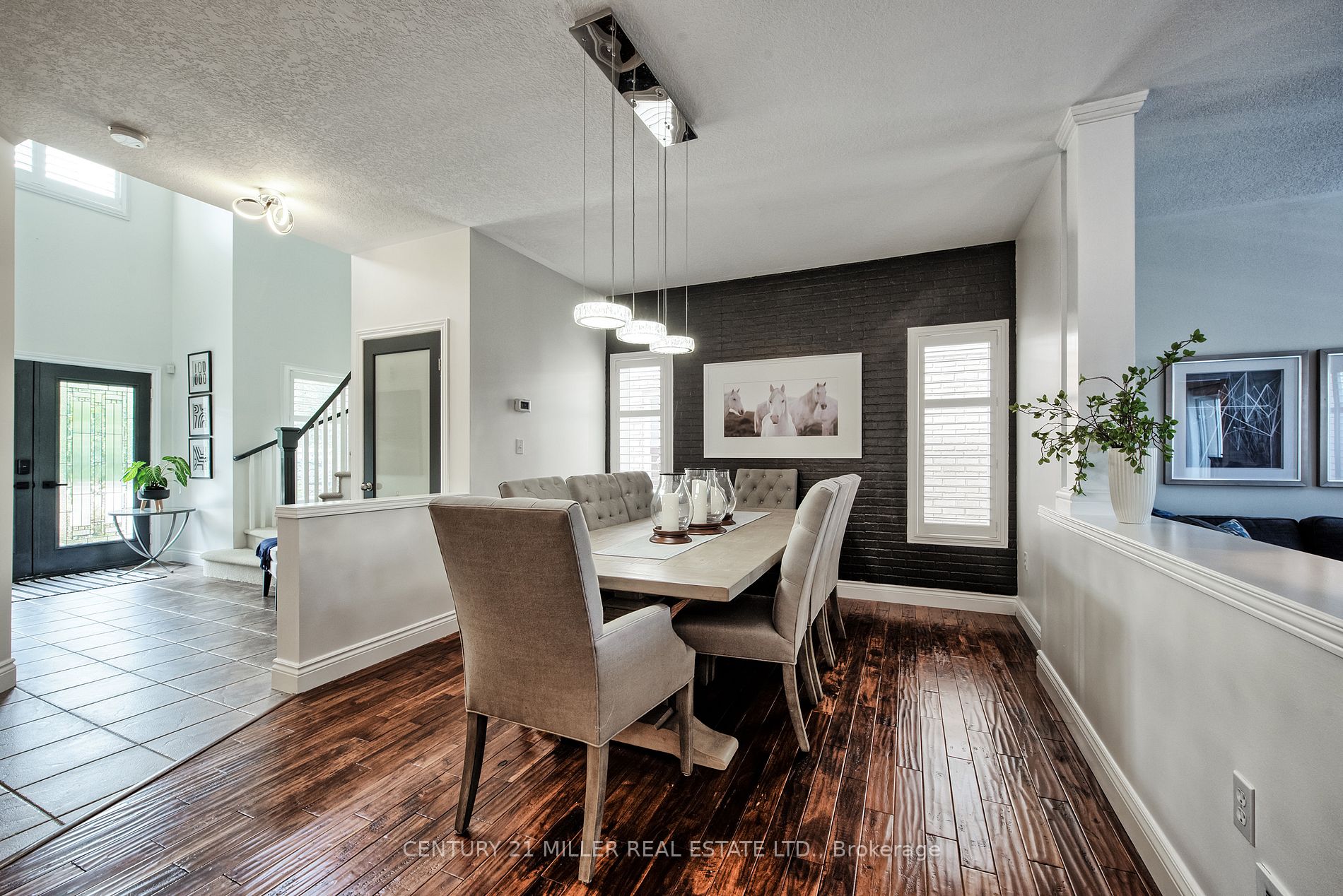 54 Hickory Cres