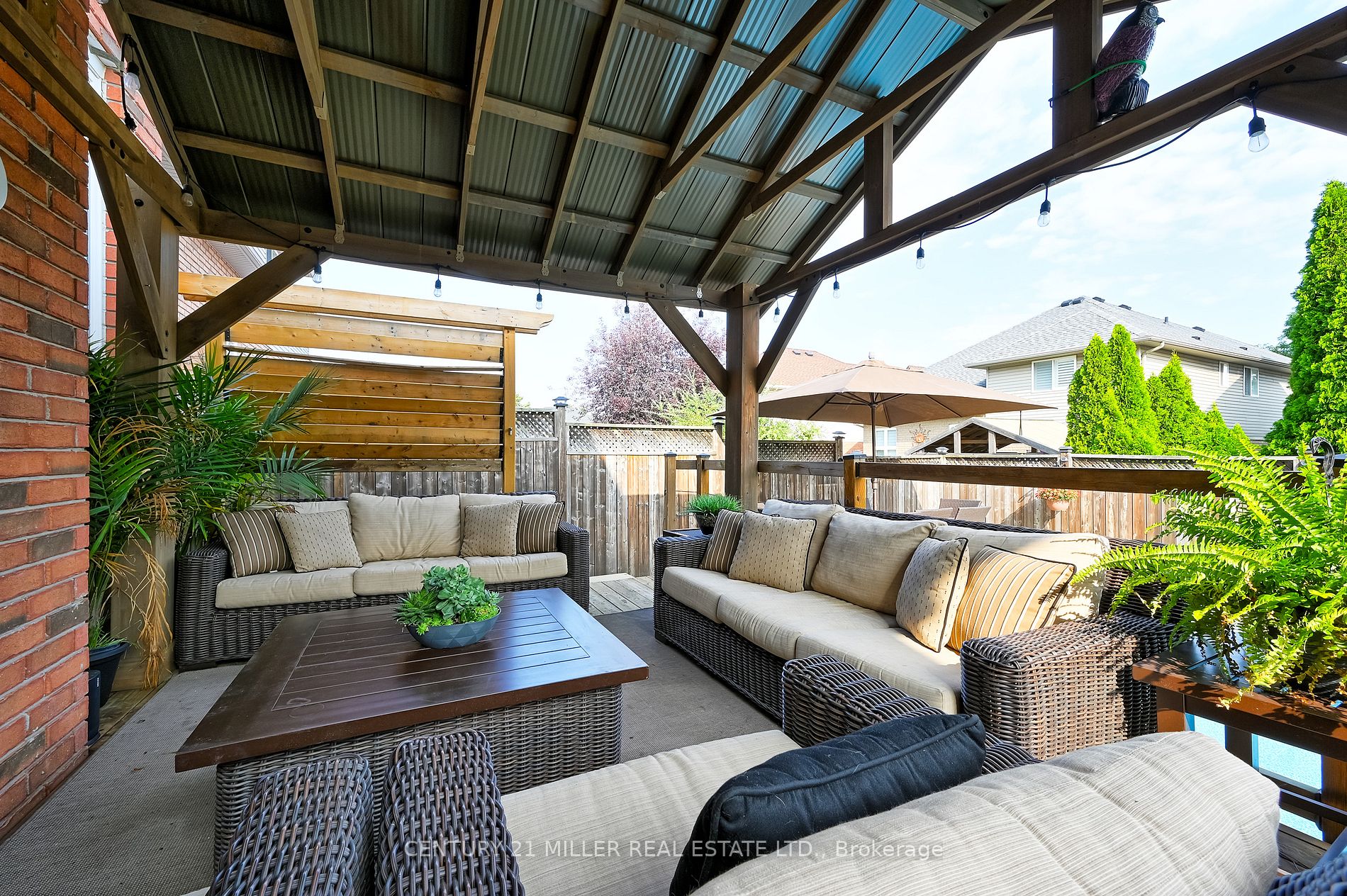 54 Hickory Cres