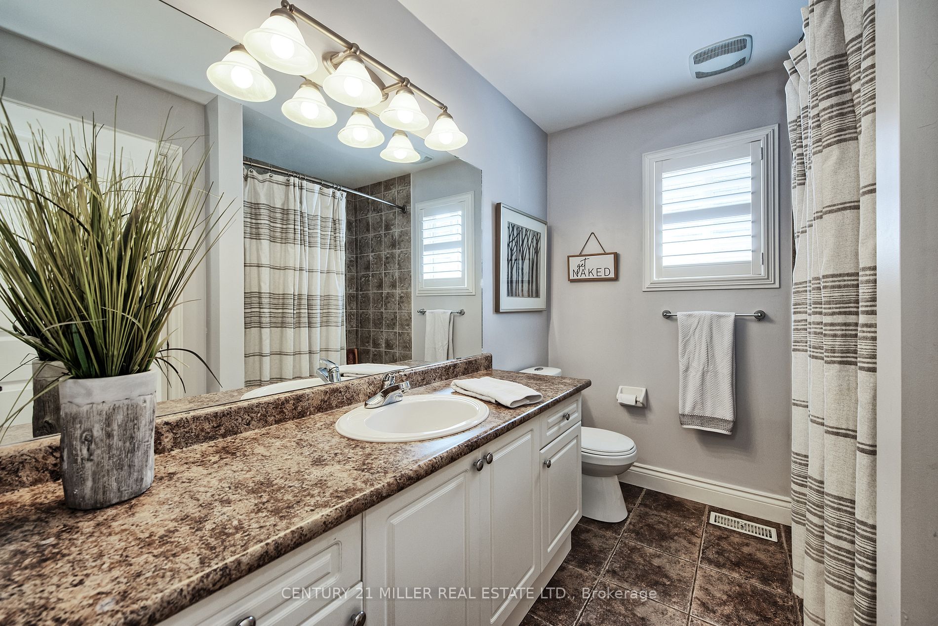 54 Hickory Cres