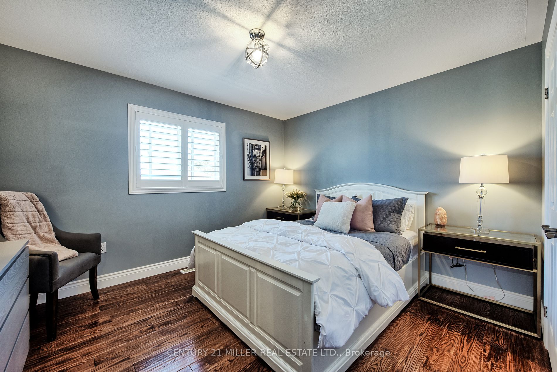 54 Hickory Cres