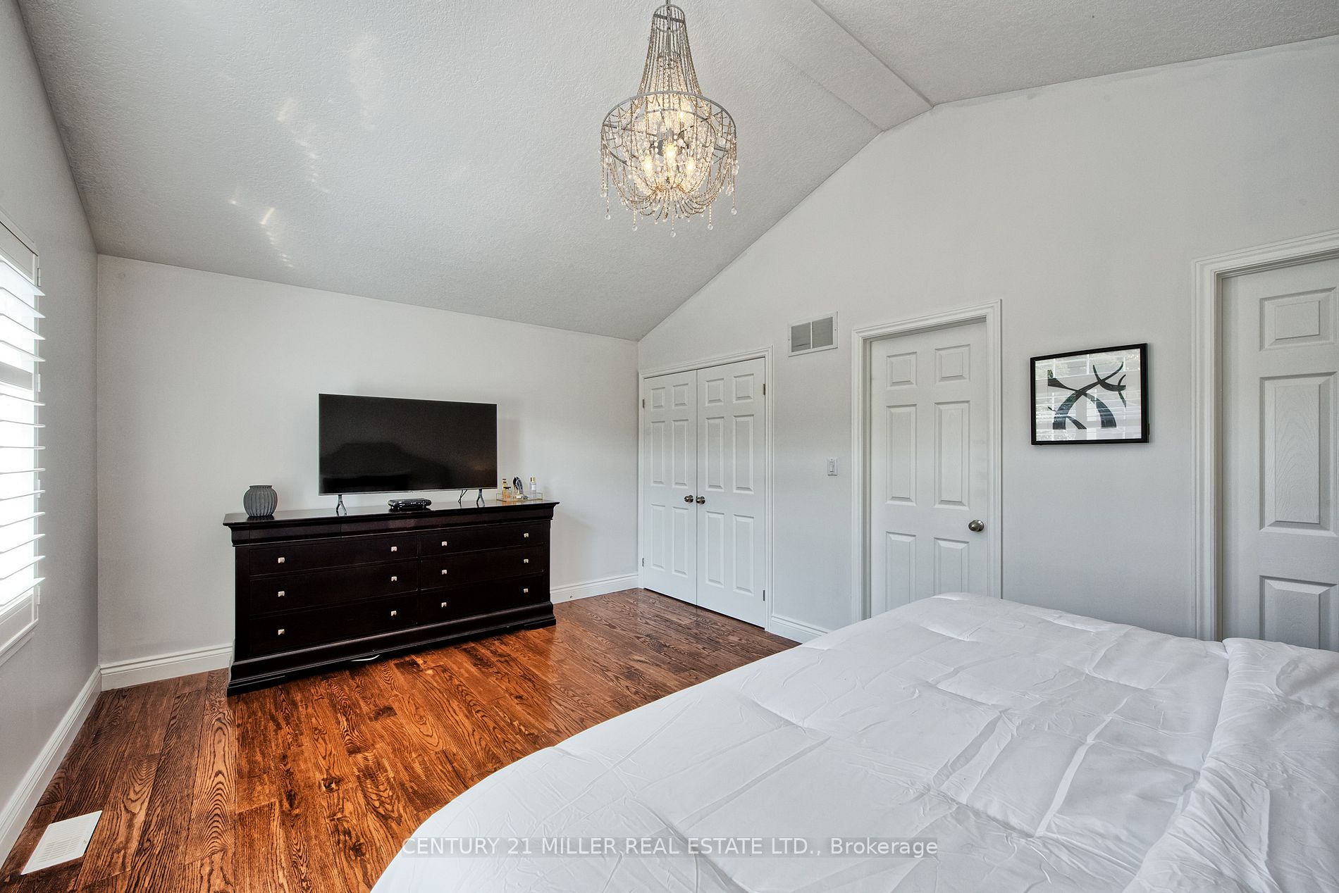 54 Hickory Cres