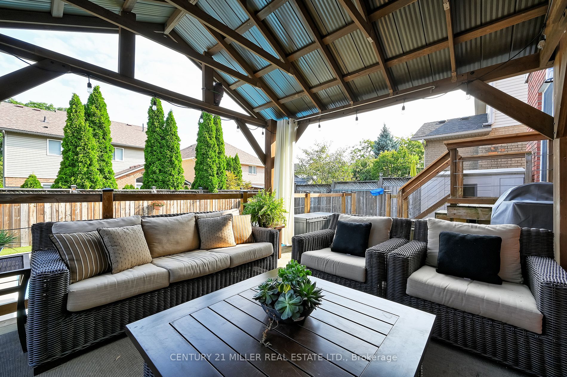 54 Hickory Cres