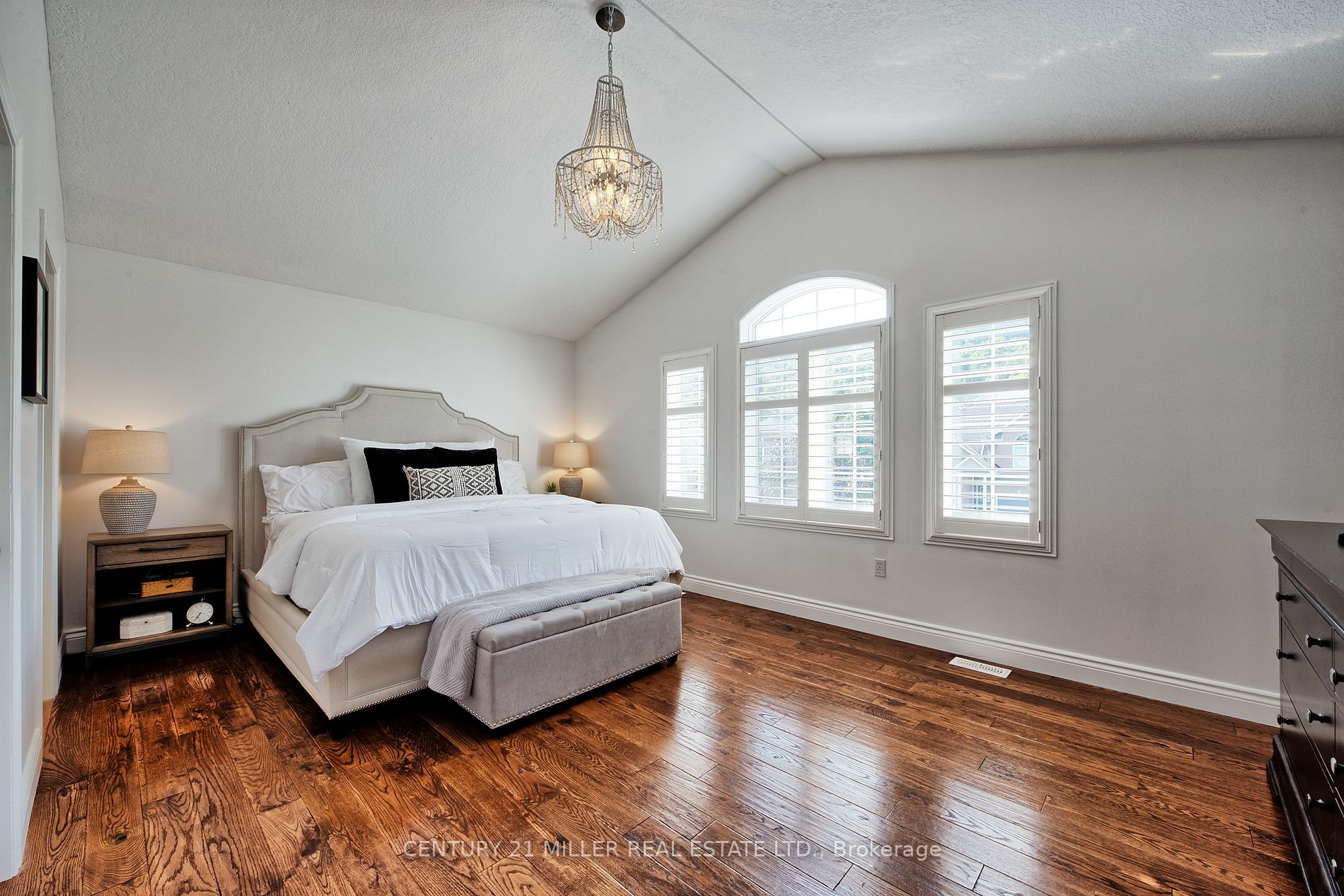 54 Hickory Cres