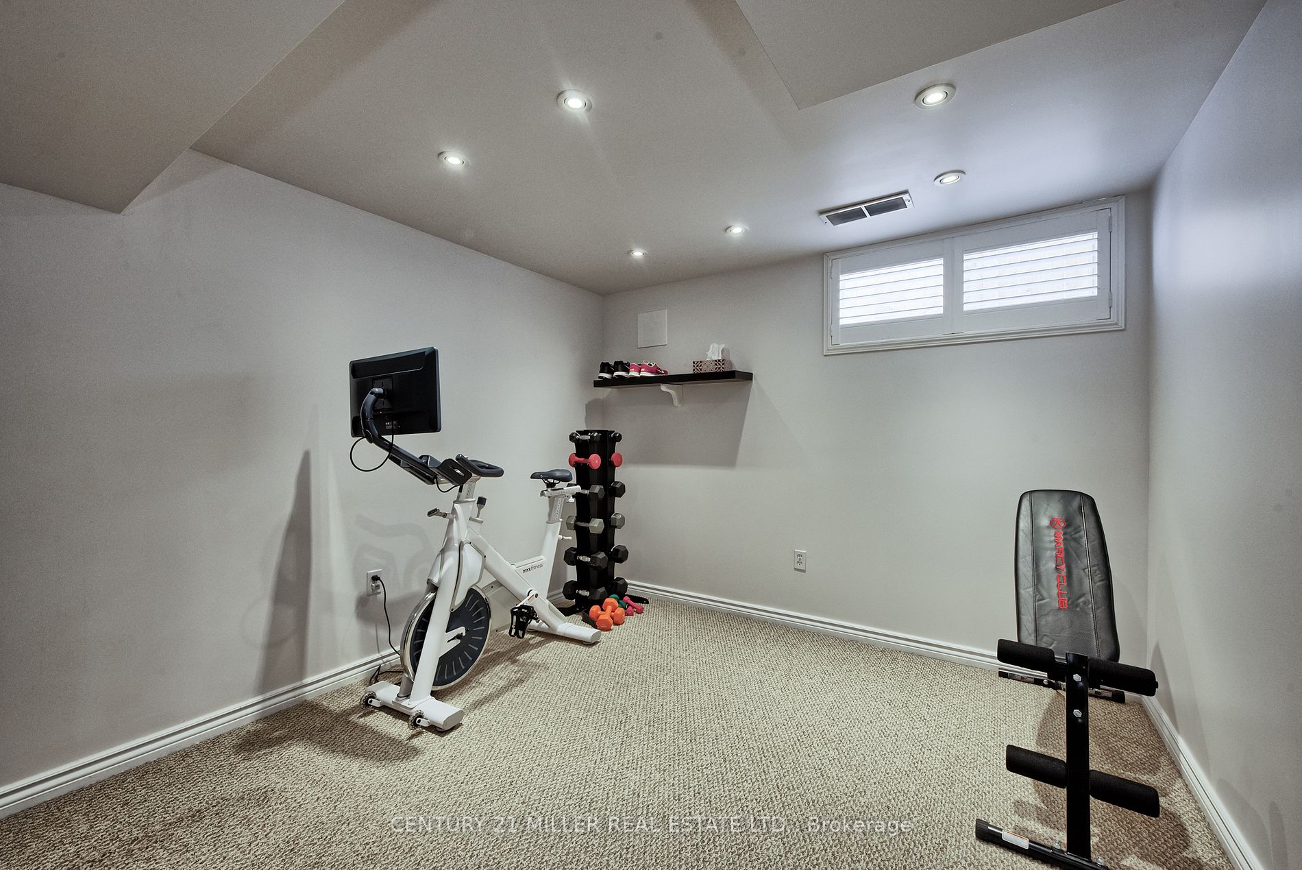 54 Hickory Cres