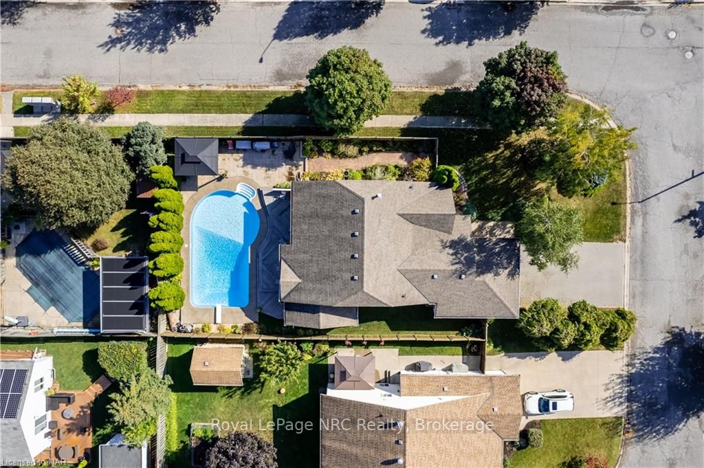 1 Cedar Crt