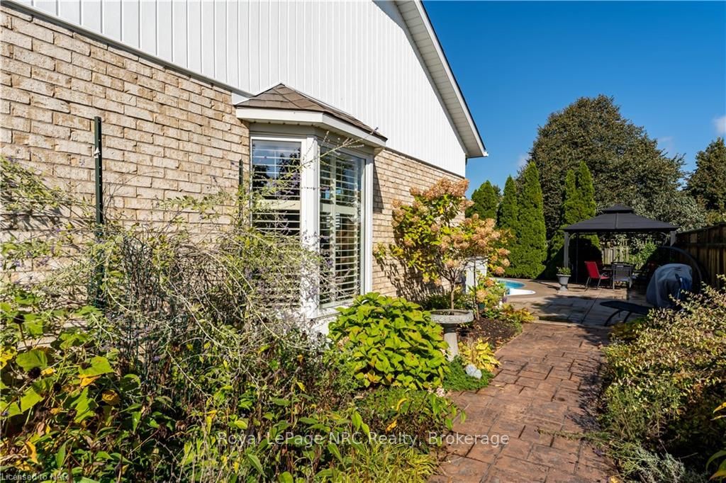 1 Cedar Crt