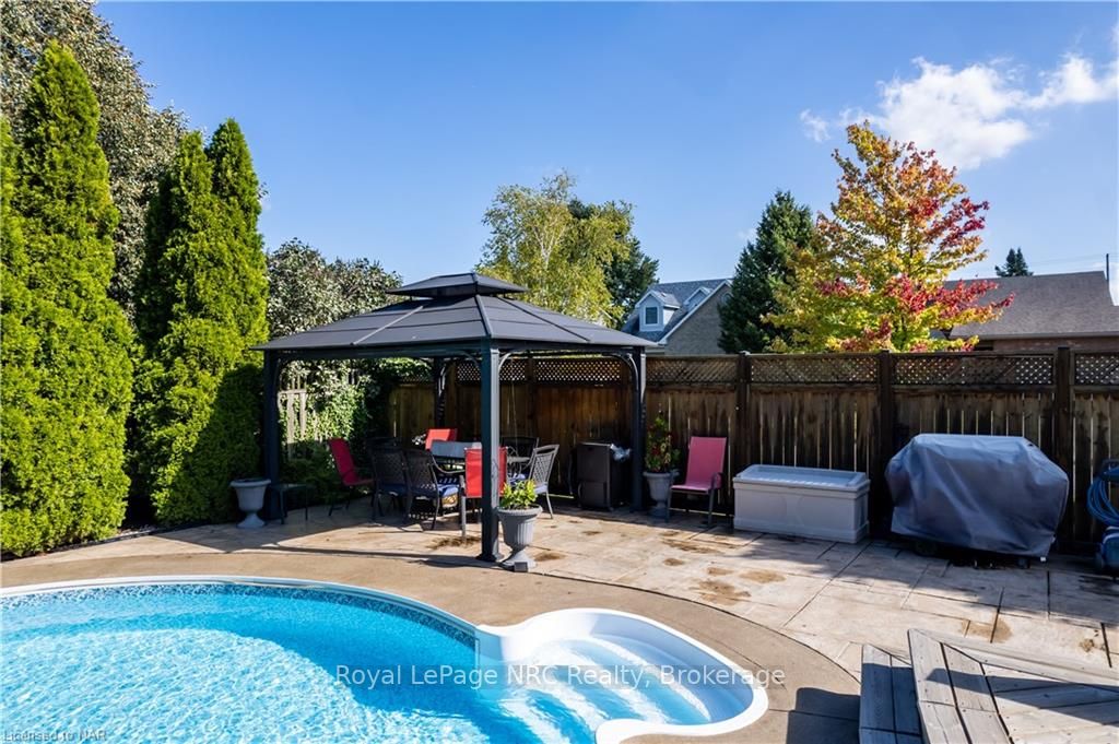 1 Cedar Crt