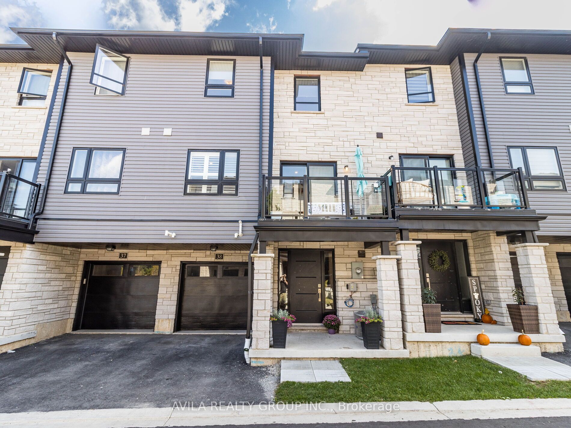 51 Sparrow Ave, #38