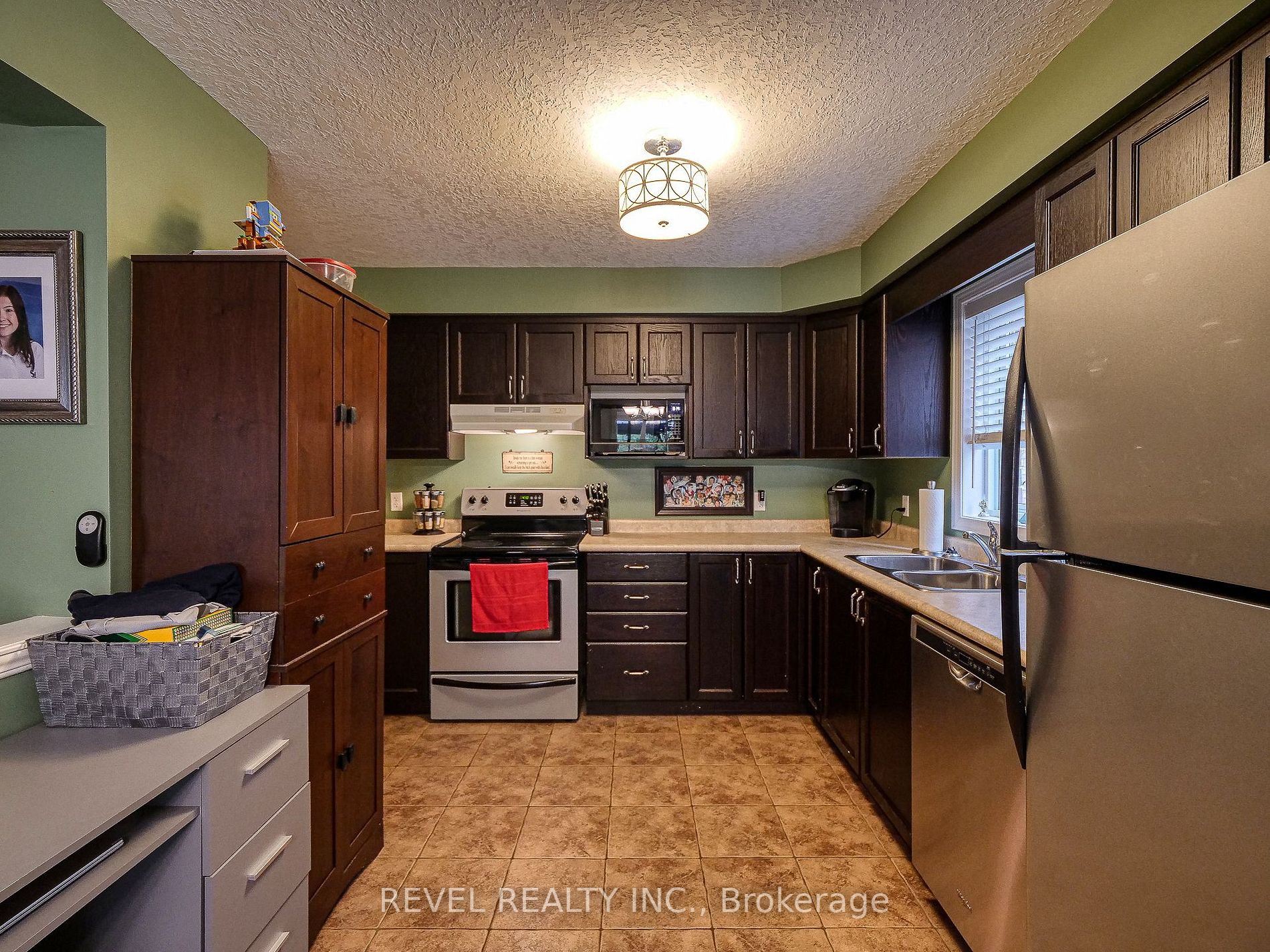 1055 Marquette Dr