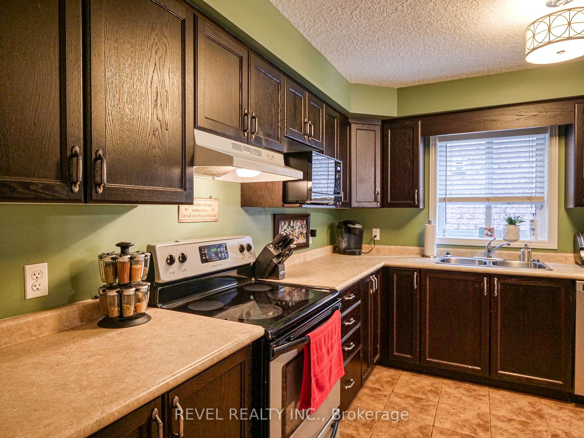 1055 Marquette Dr