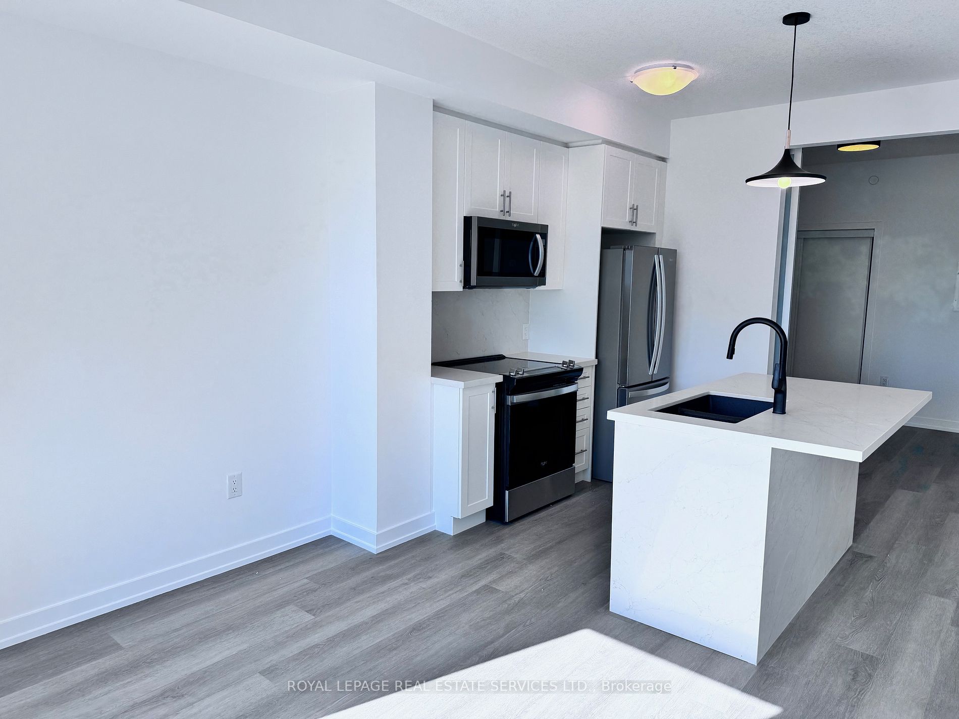460 Dundas St E, #317