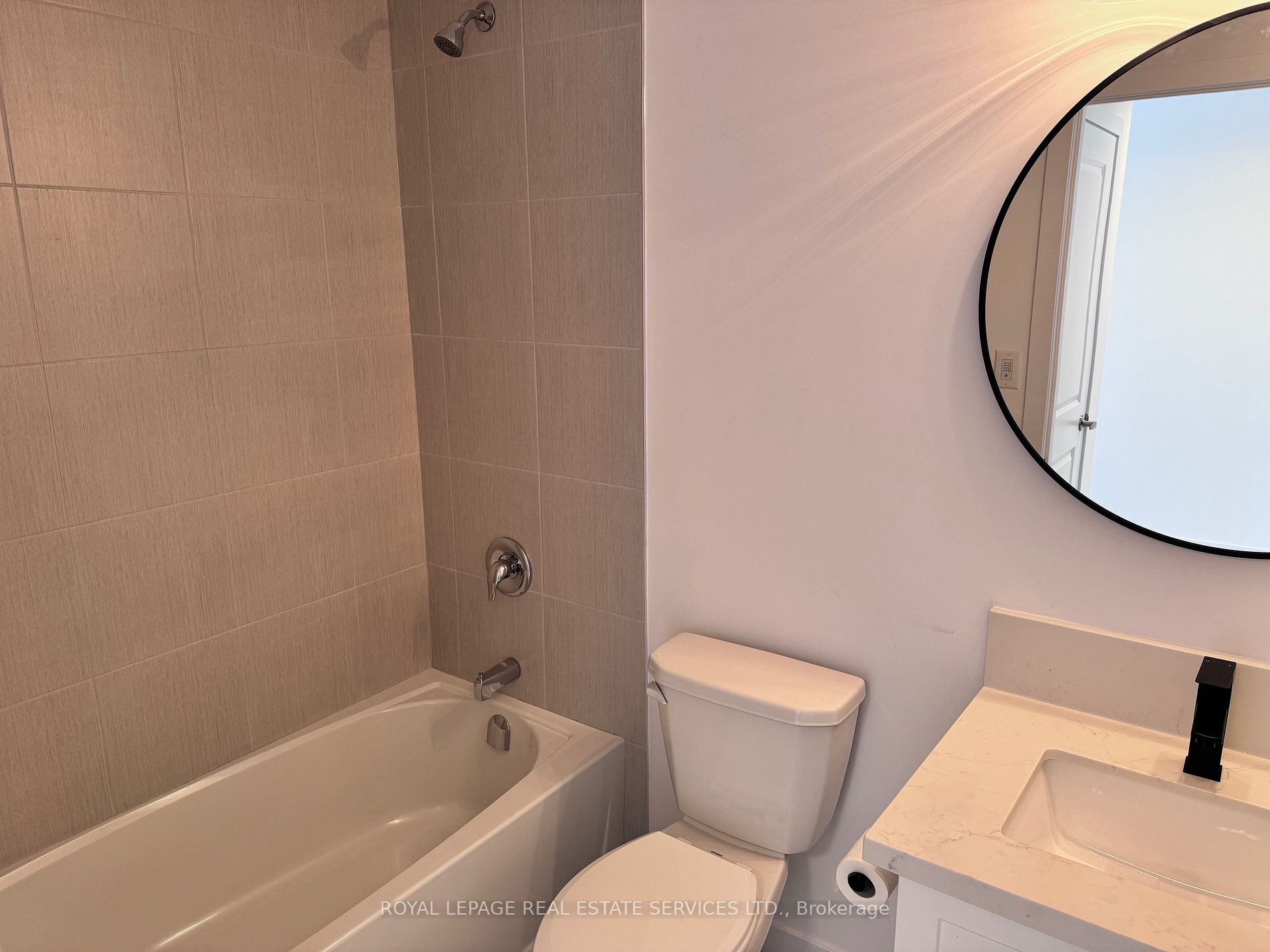 460 Dundas St E, #317