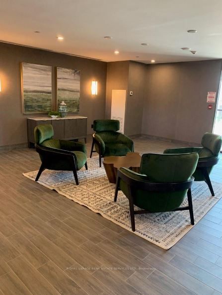 460 Dundas St E, #317