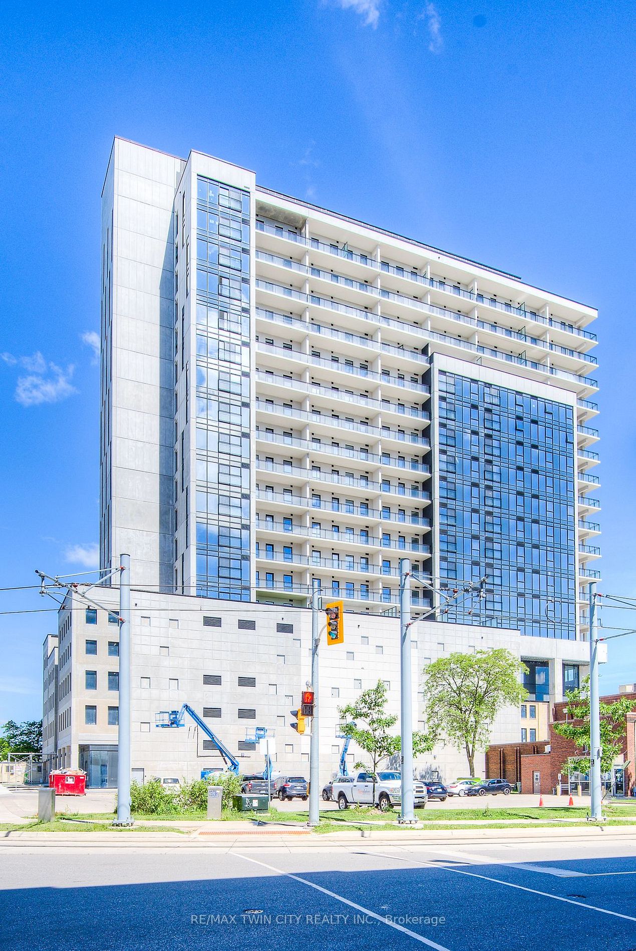 181 King St S, #1503