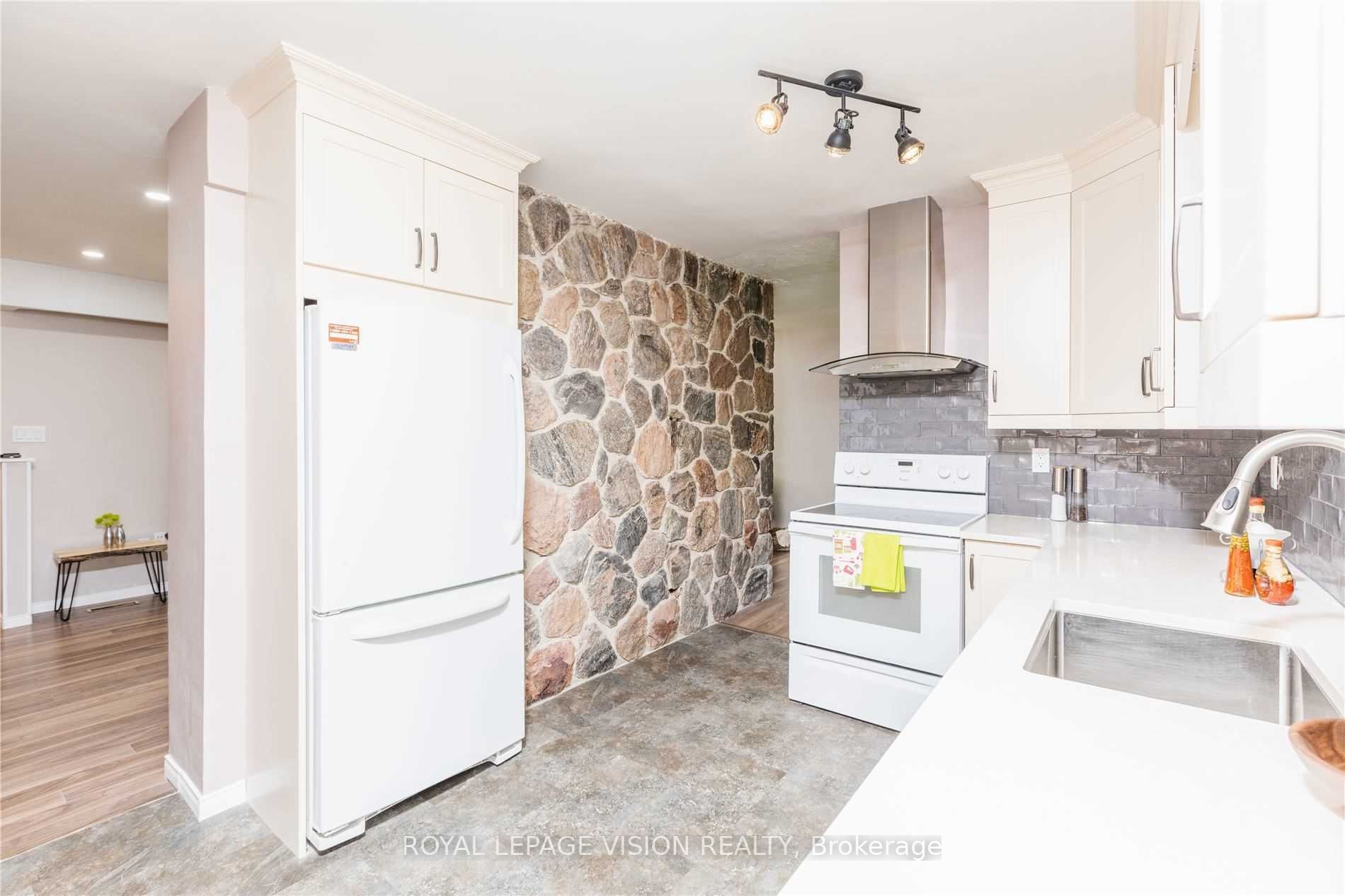 197 Sturgeon Glen Rd