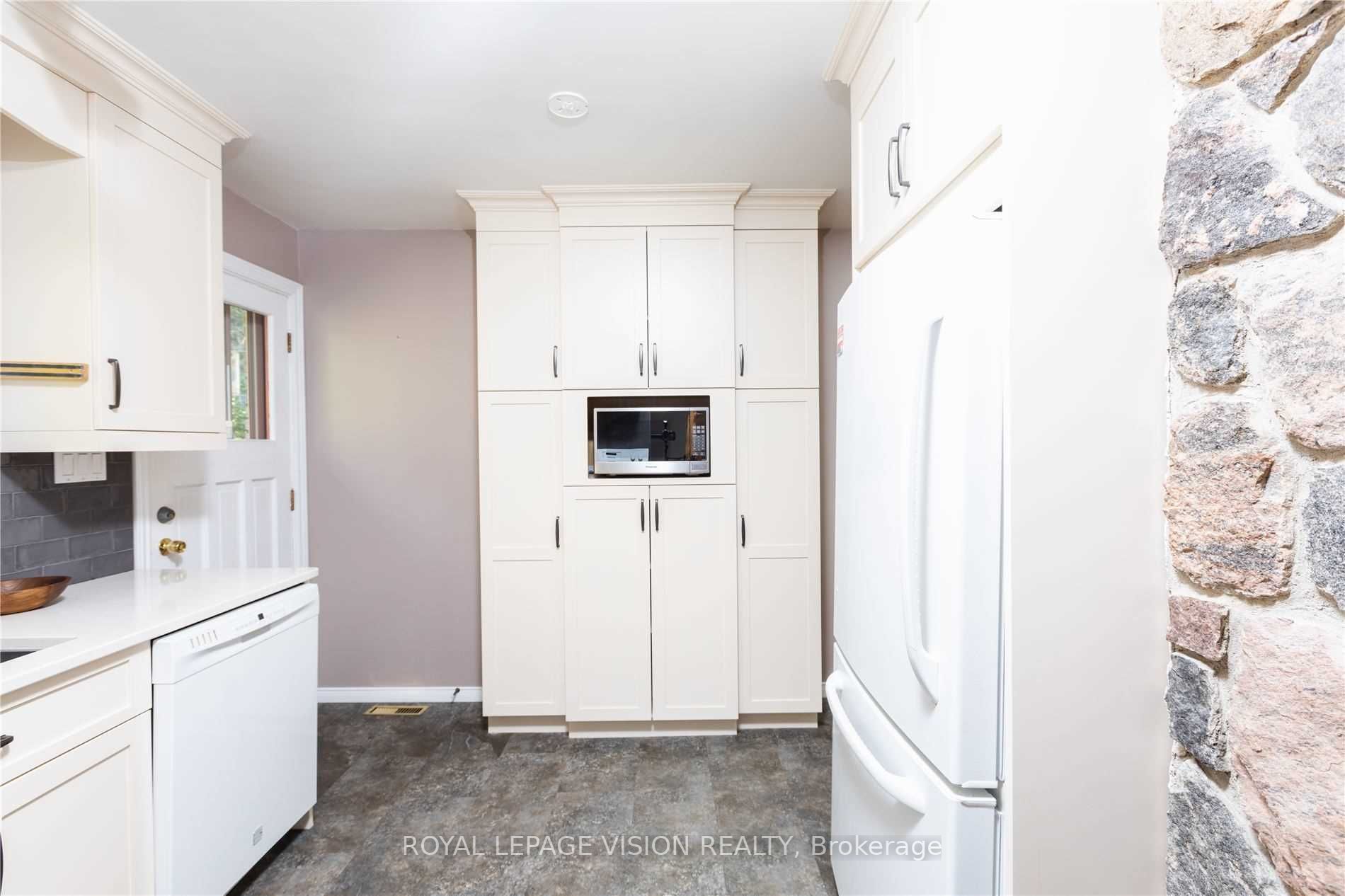 197 Sturgeon Glen Rd