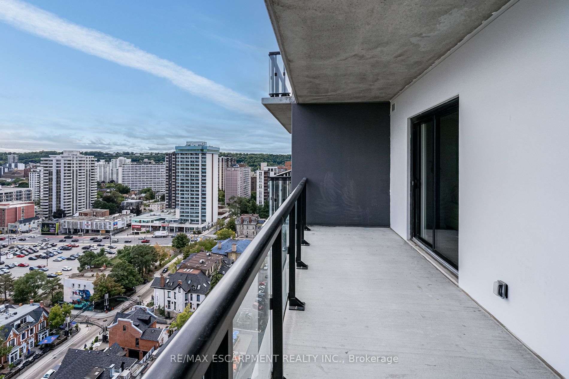15 Queen St S, #1712