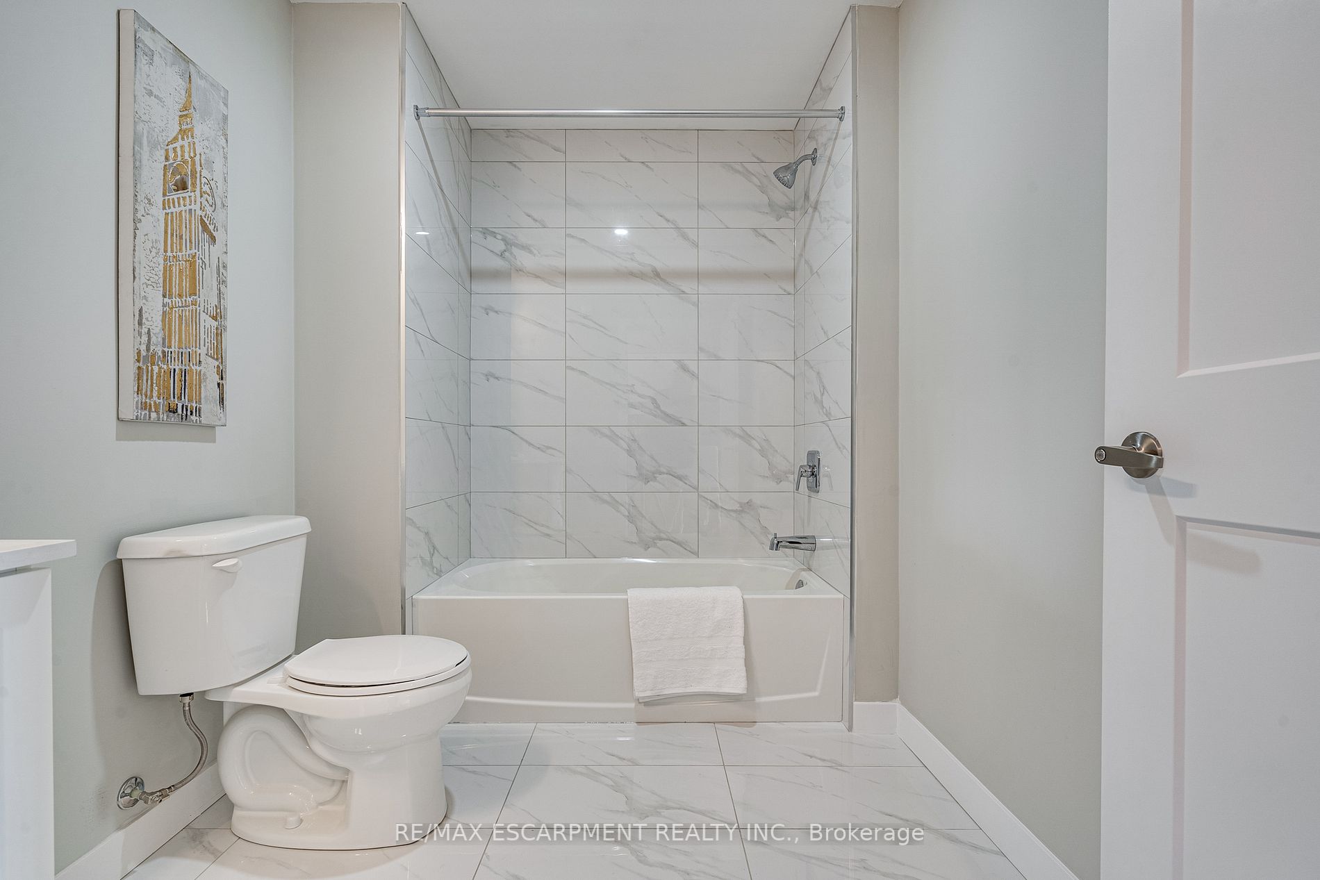 15 Queen St S, #1712