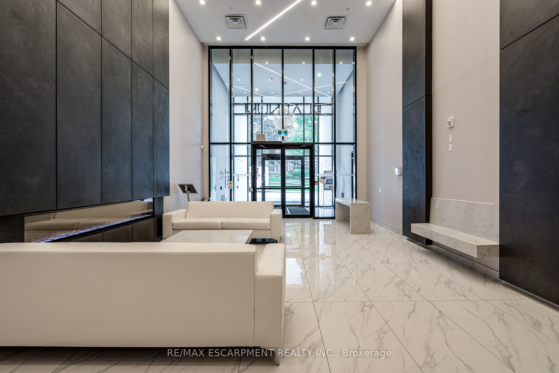 15 Queen St S, #1712