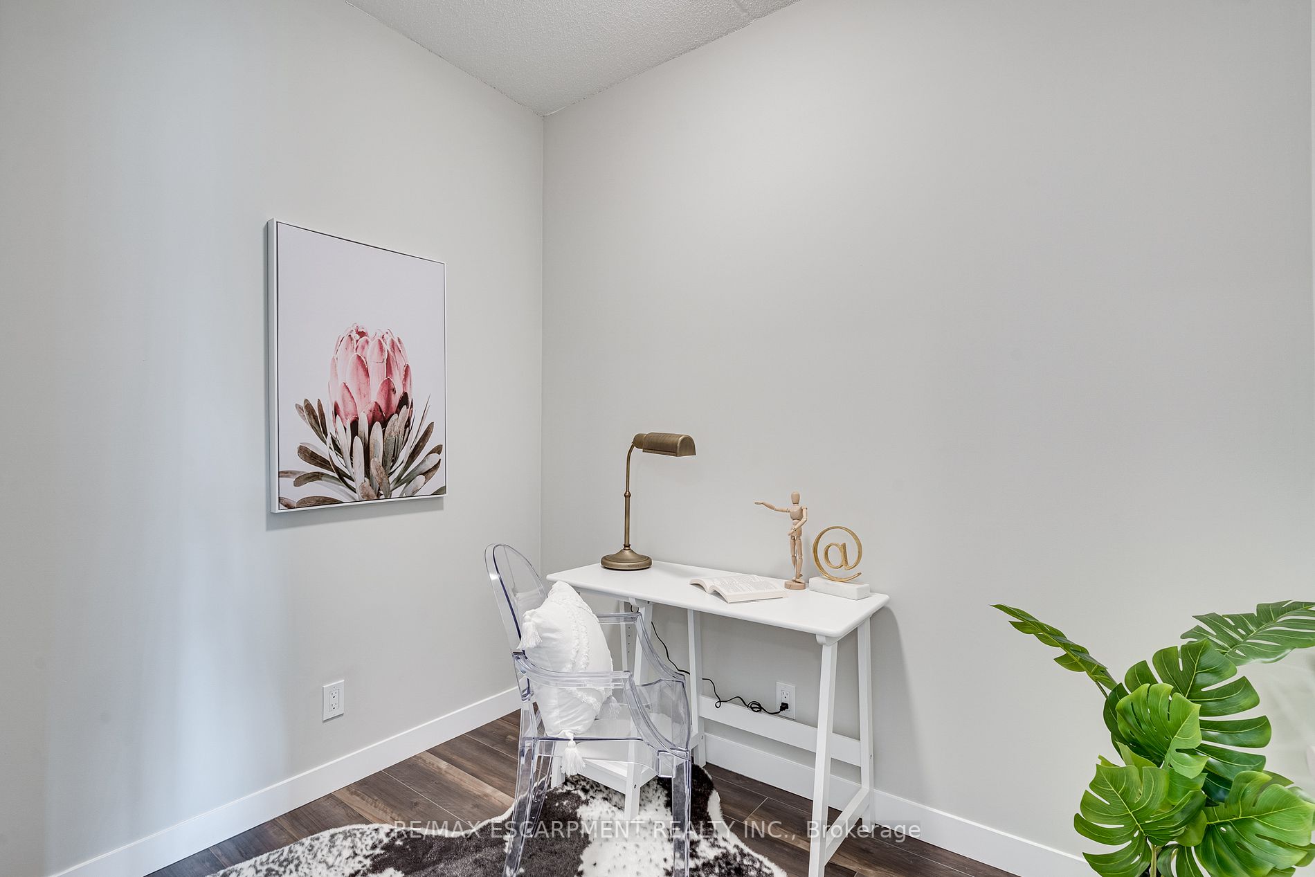 15 Queen St S, #1712