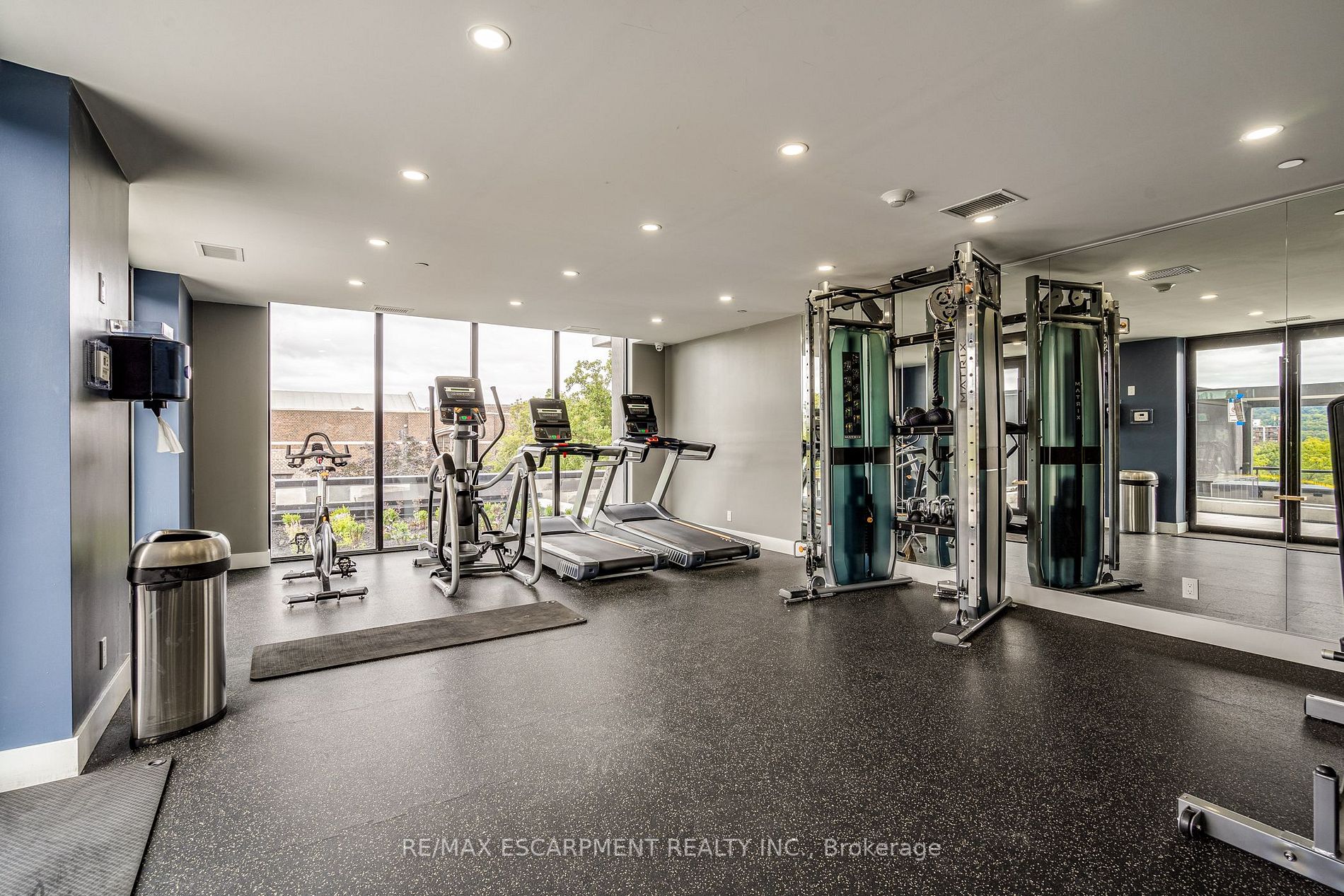 15 Queen St S, #1712