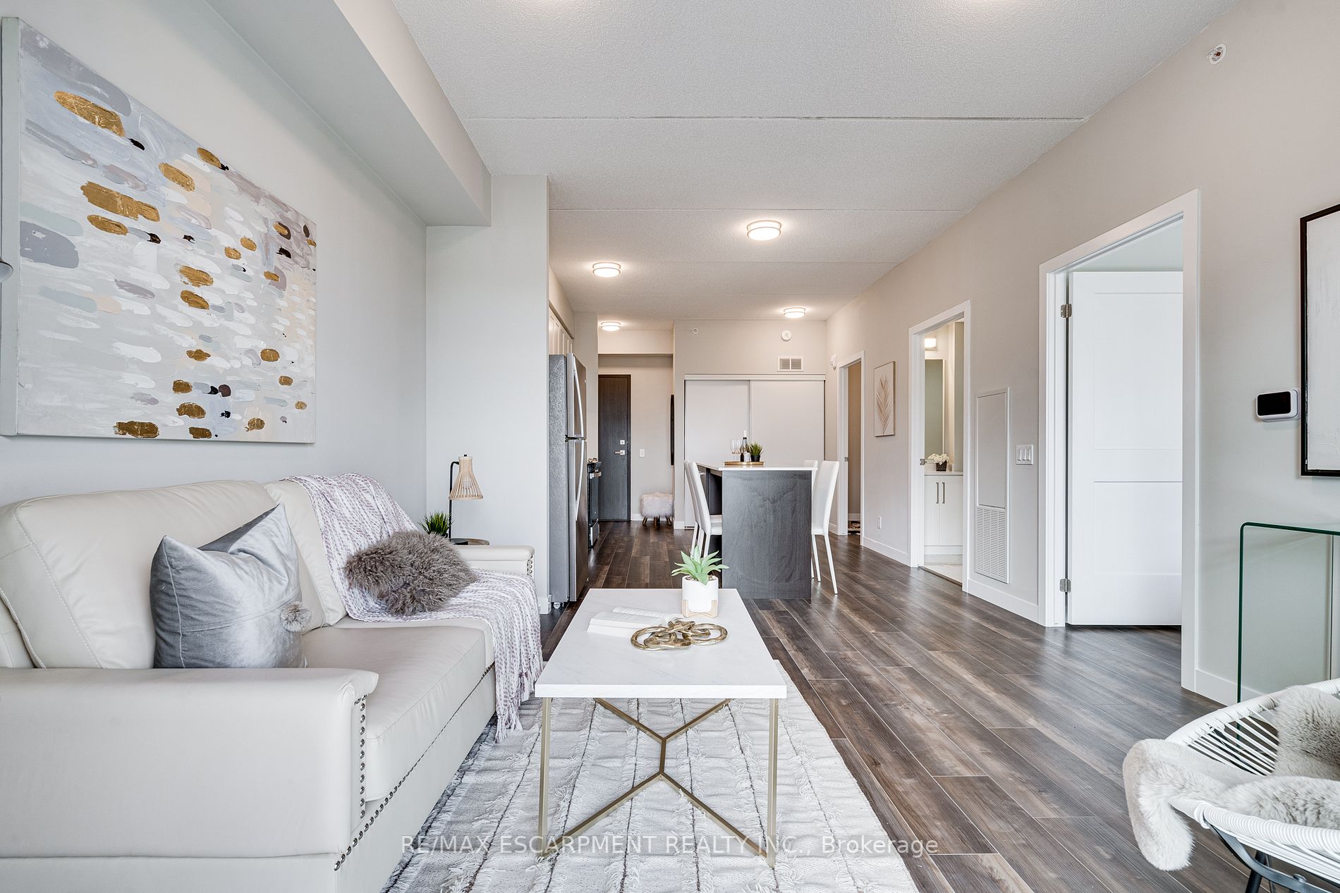 15 Queen St S, #1712