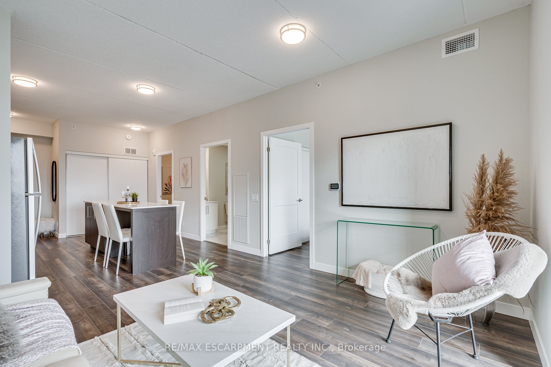 15 Queen St S, #1712