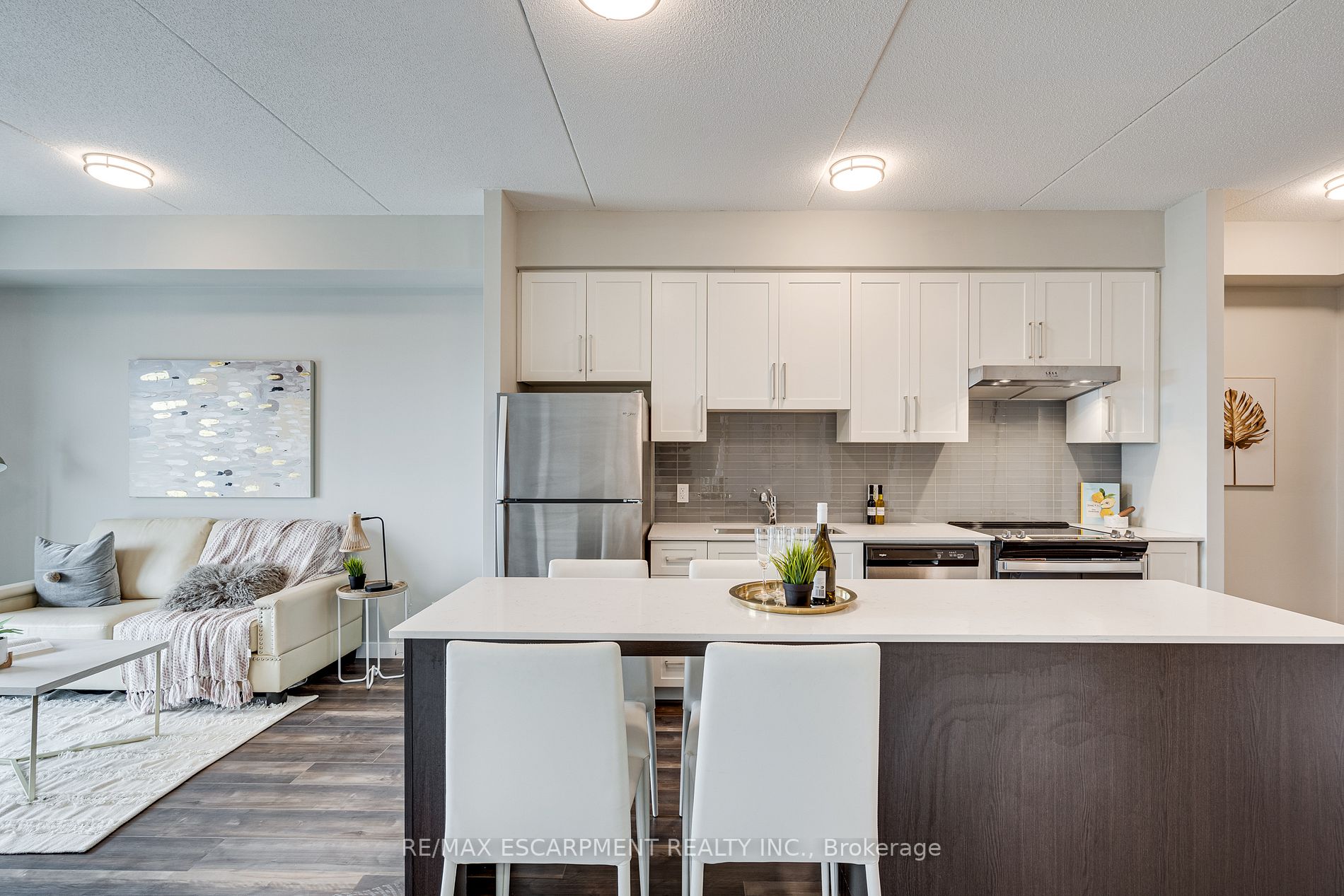 15 Queen St S, #1712