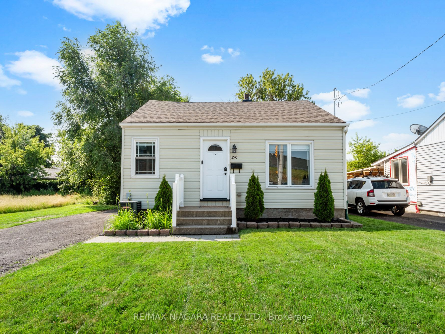 390 Welland Ave