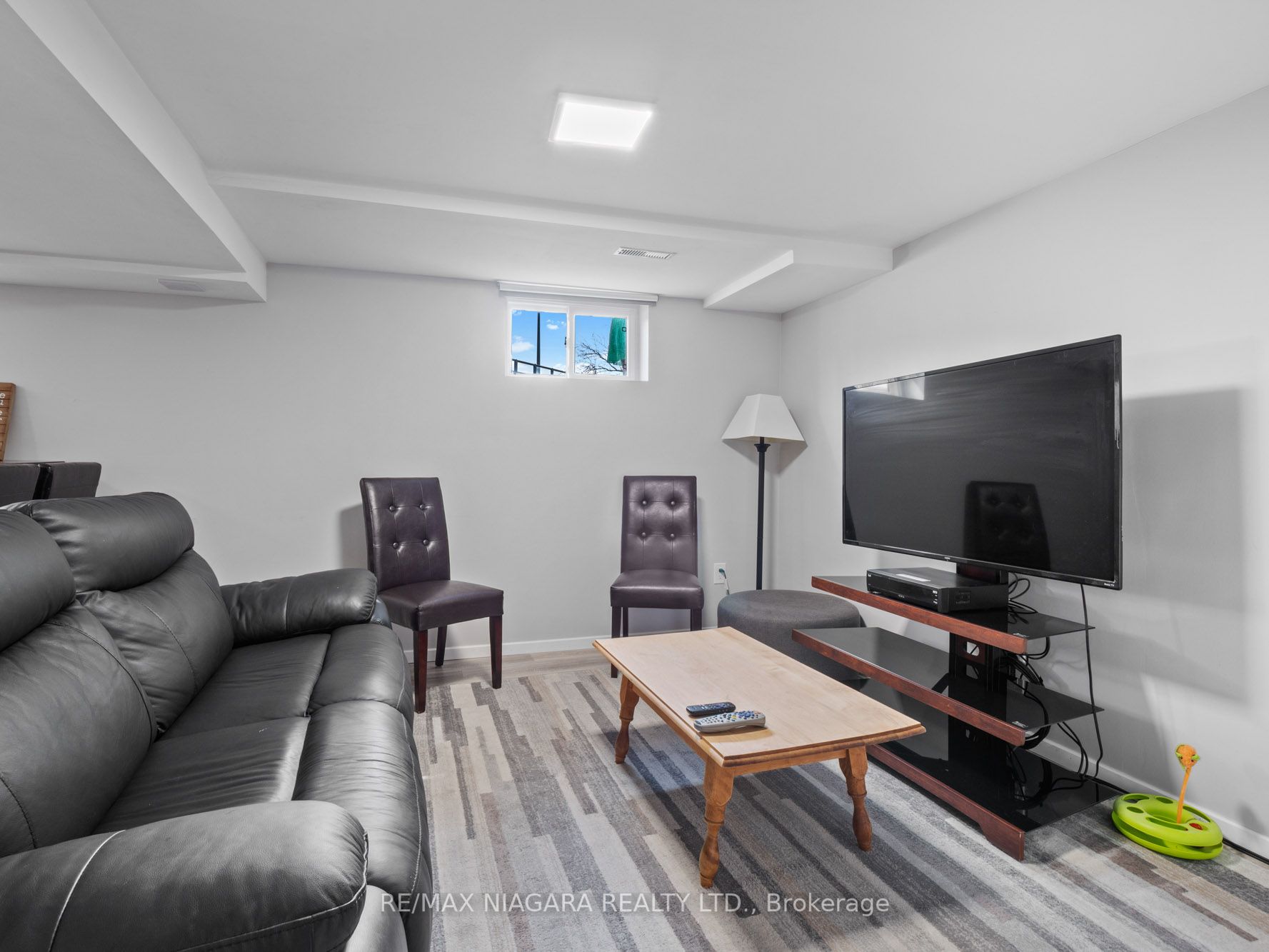 390 Welland Ave