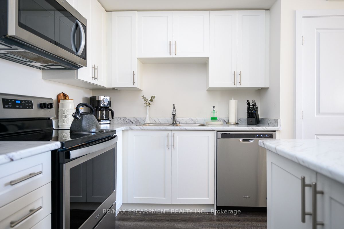 261 Skinner Rd W, #14
