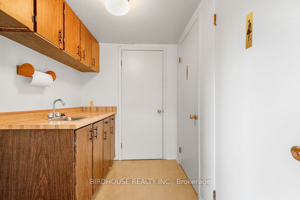 31 Kent St E