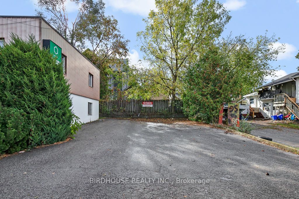 31 Kent St E