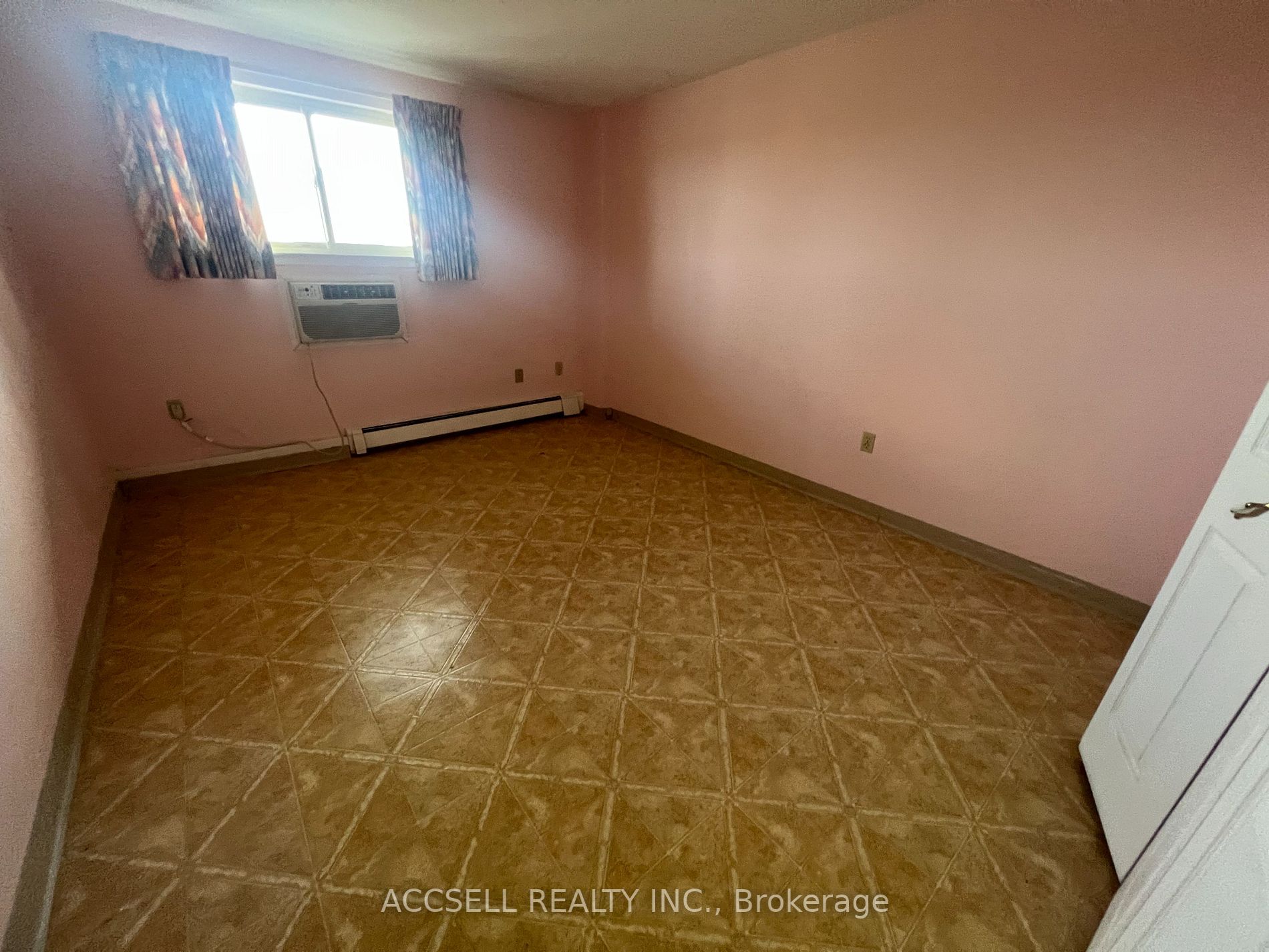 58 Bridgeport Rd E, #807