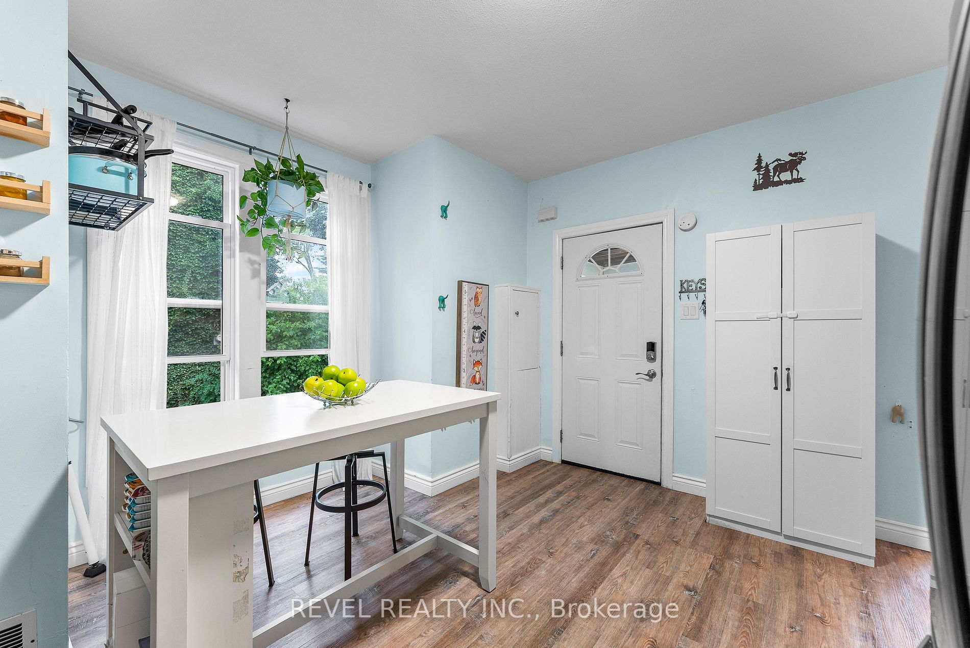 4347 Simcoe St