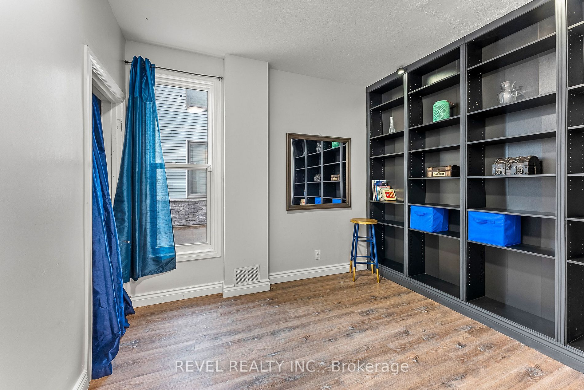 4347 Simcoe St