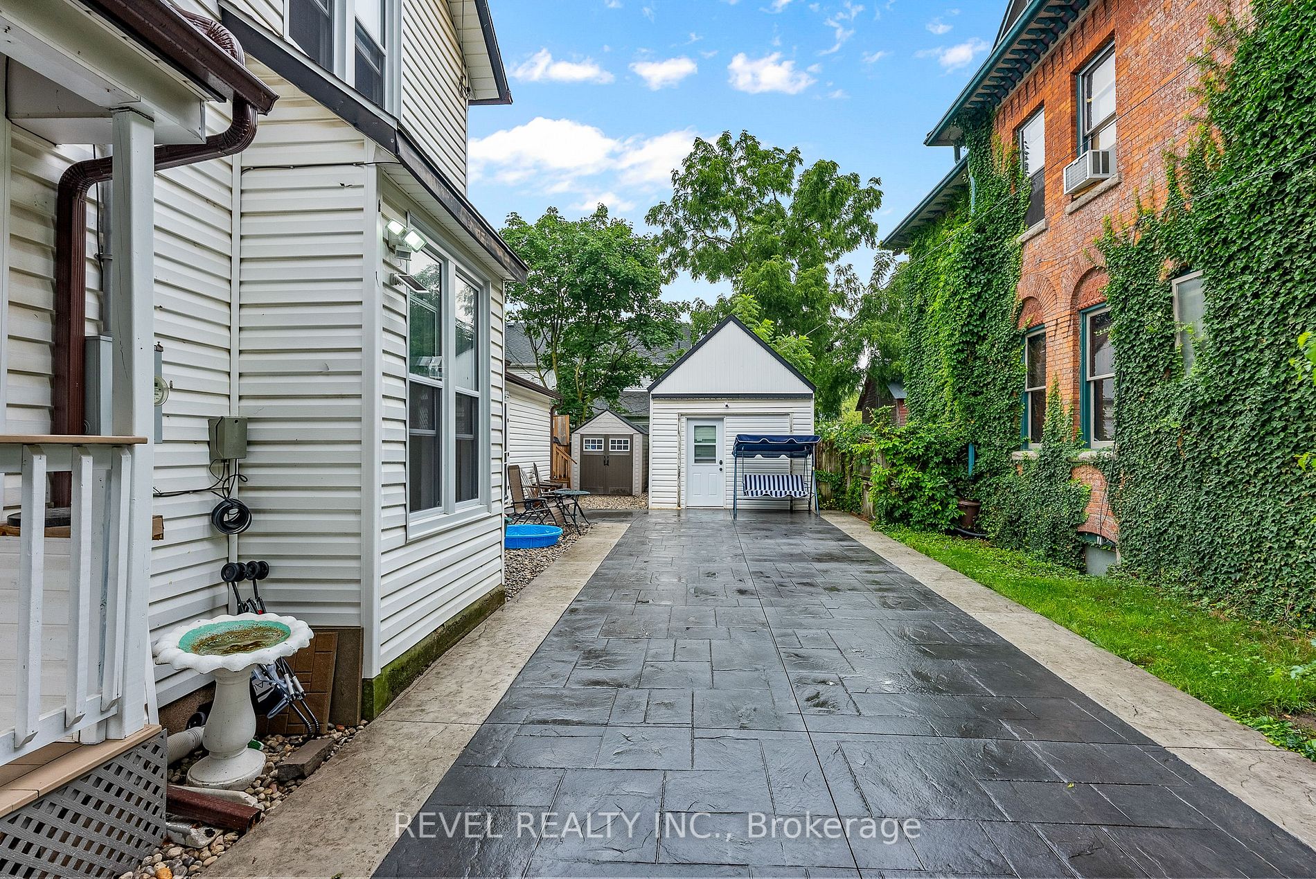 4347 Simcoe St