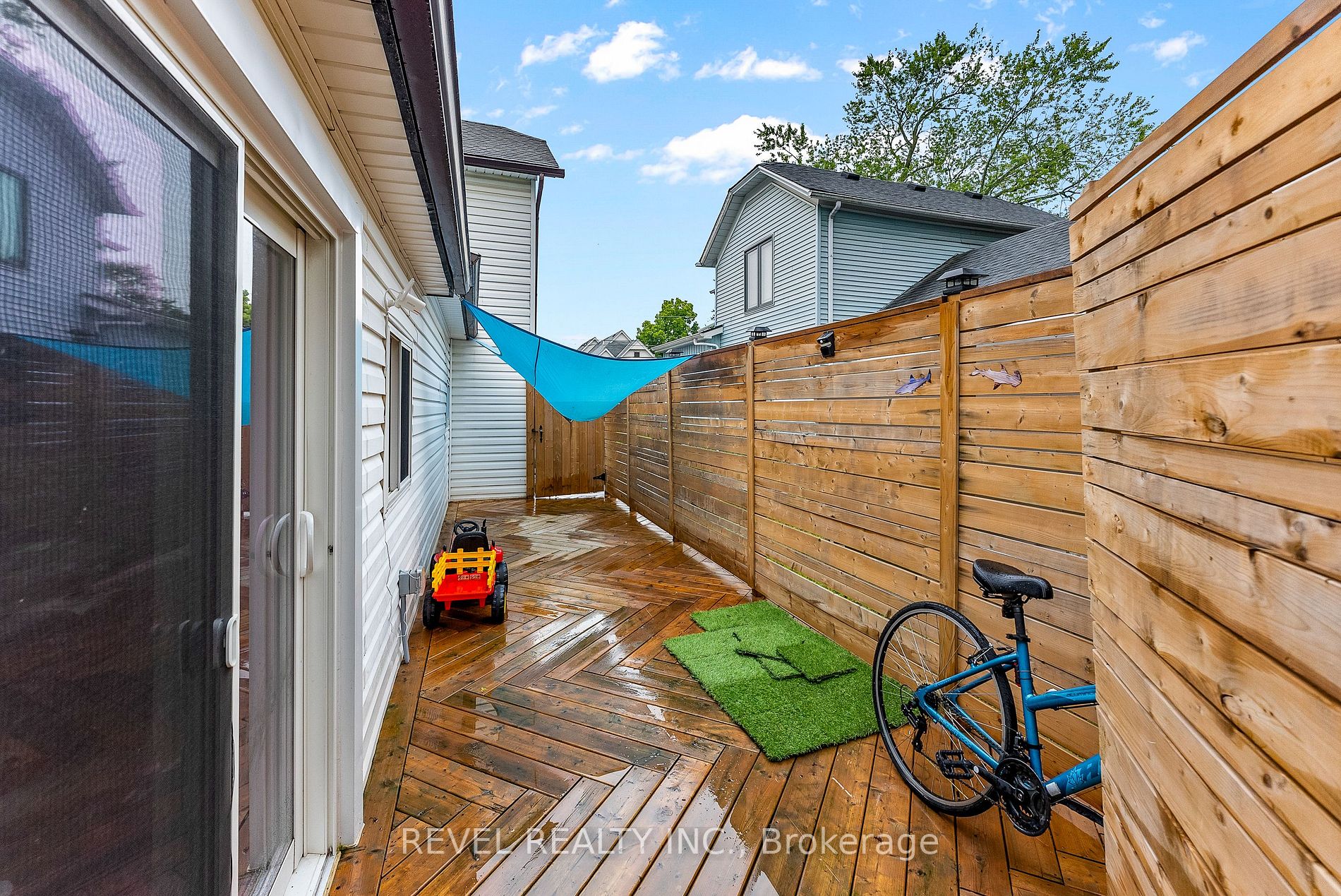 4347 Simcoe St