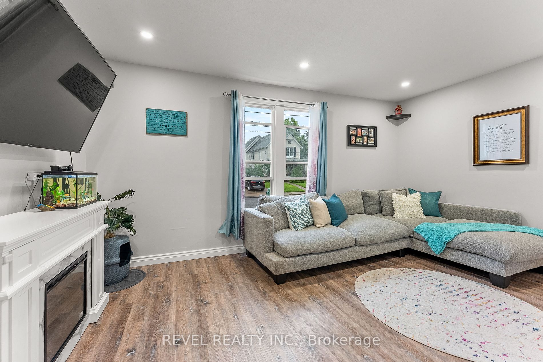 4347 Simcoe St