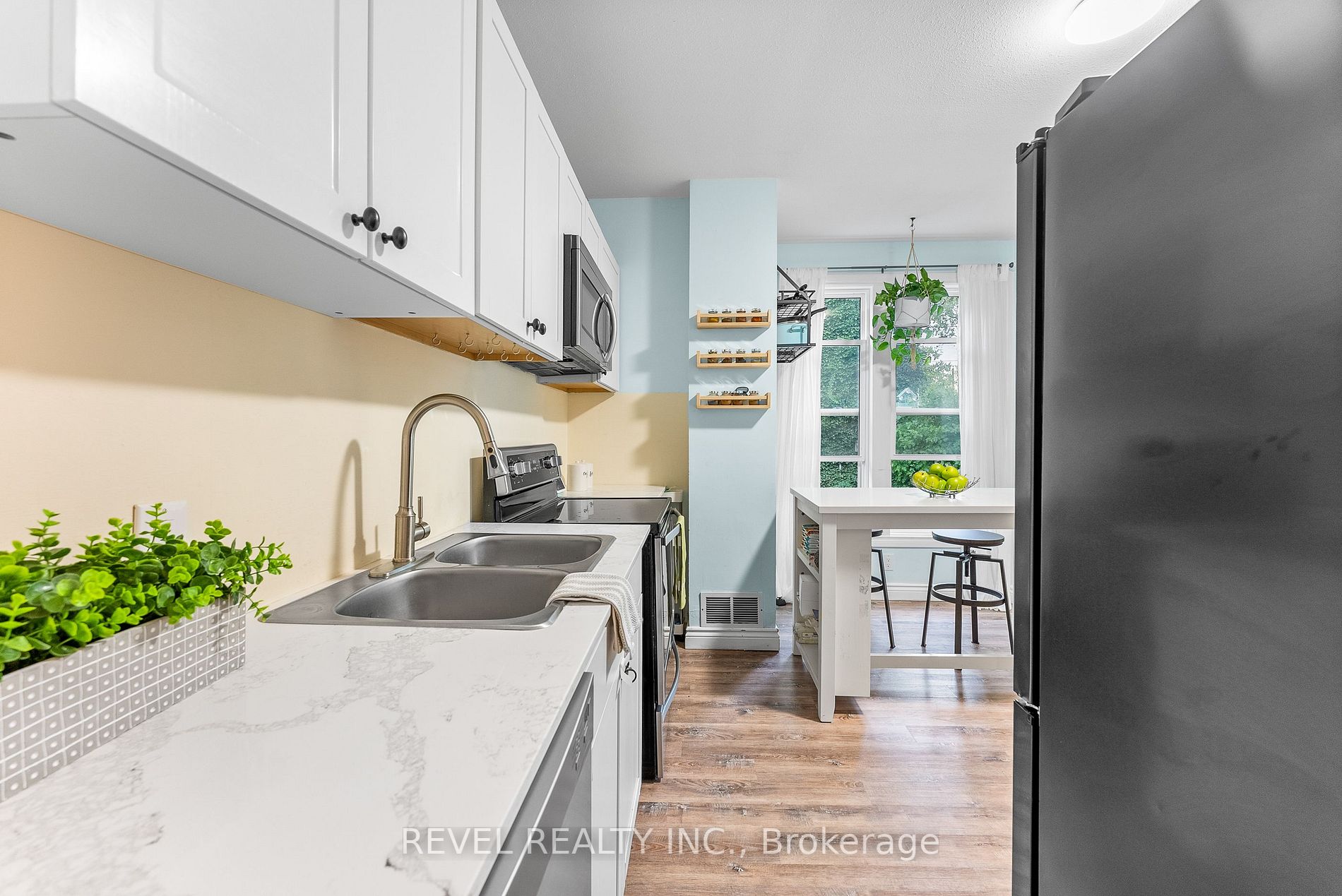 4347 Simcoe St