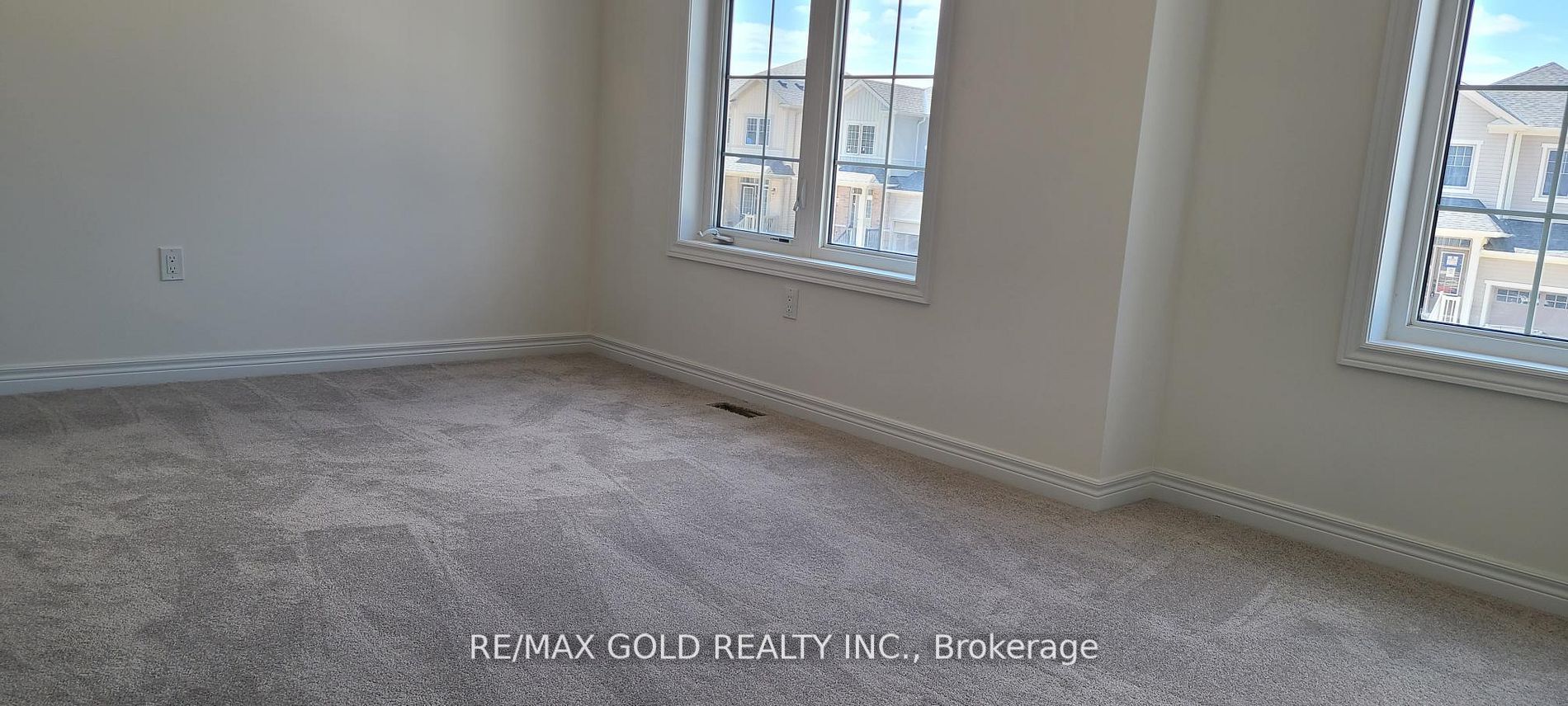 500 Black Cherry Crescent, #Upper