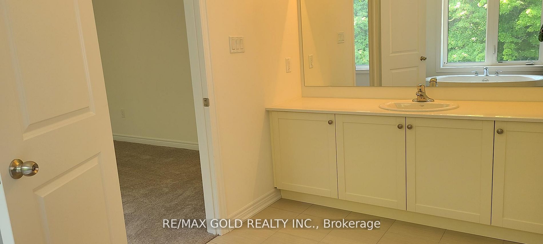 500 Black Cherry Crescent, #Upper