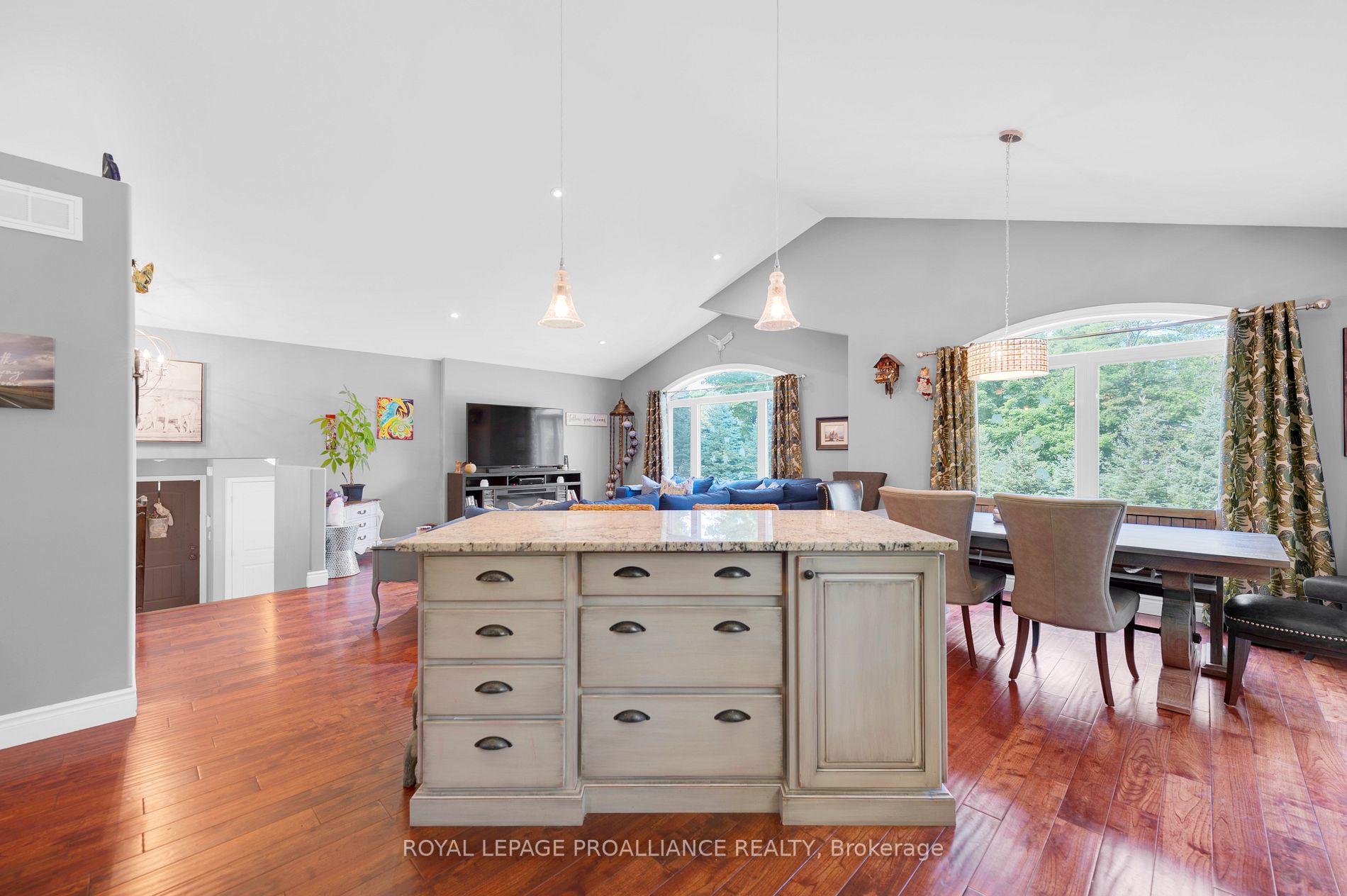 32 Vicari Rd
