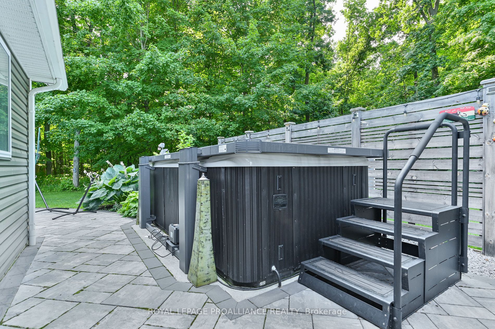32 Vicari Rd