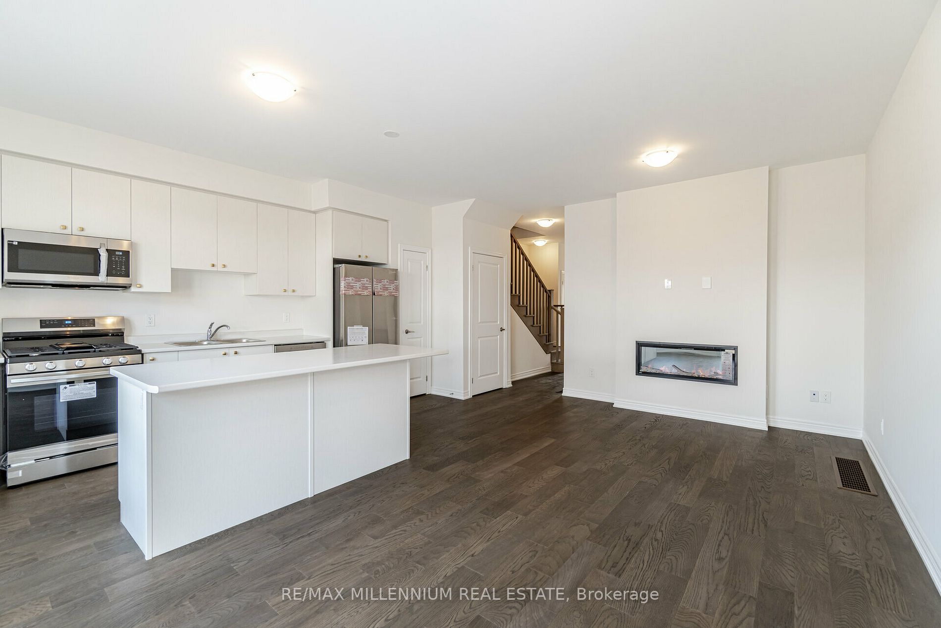 132 Aquasanta Crescent